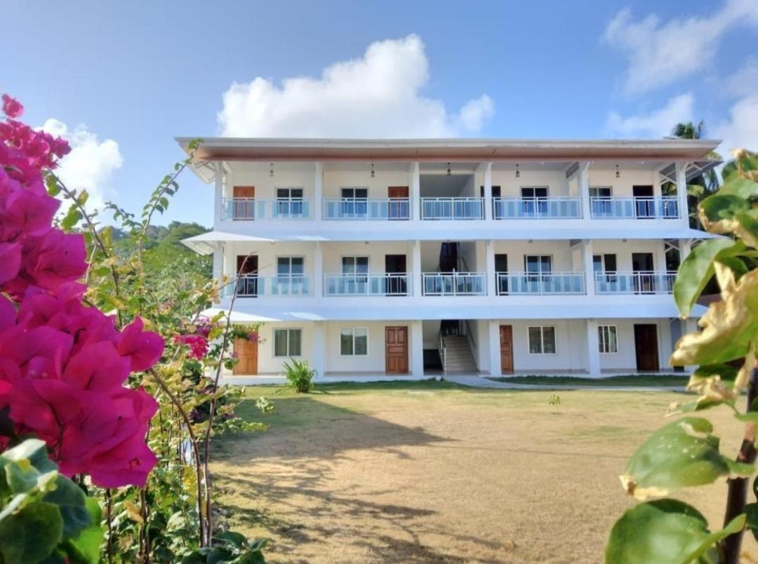 Hotel Candy Rose Колон Екстер'єр фото