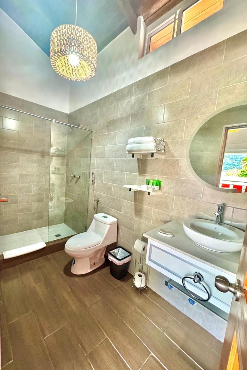 Hotel Candy Rose Колон Екстер'єр фото